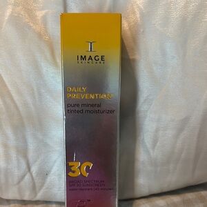 Daily Prevention Pure Mineral Tinted Moisturizer - Yellow